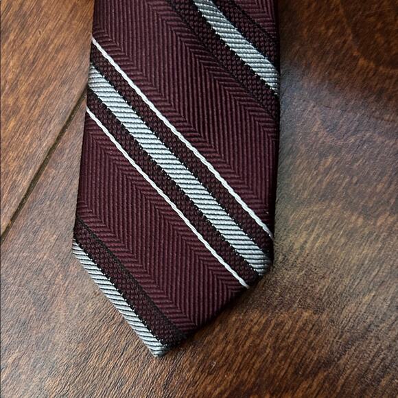 Jos. A. Bank 100% Silk Burgundy and Silver Striped Tie, New with Tags - Picture 8 of 11